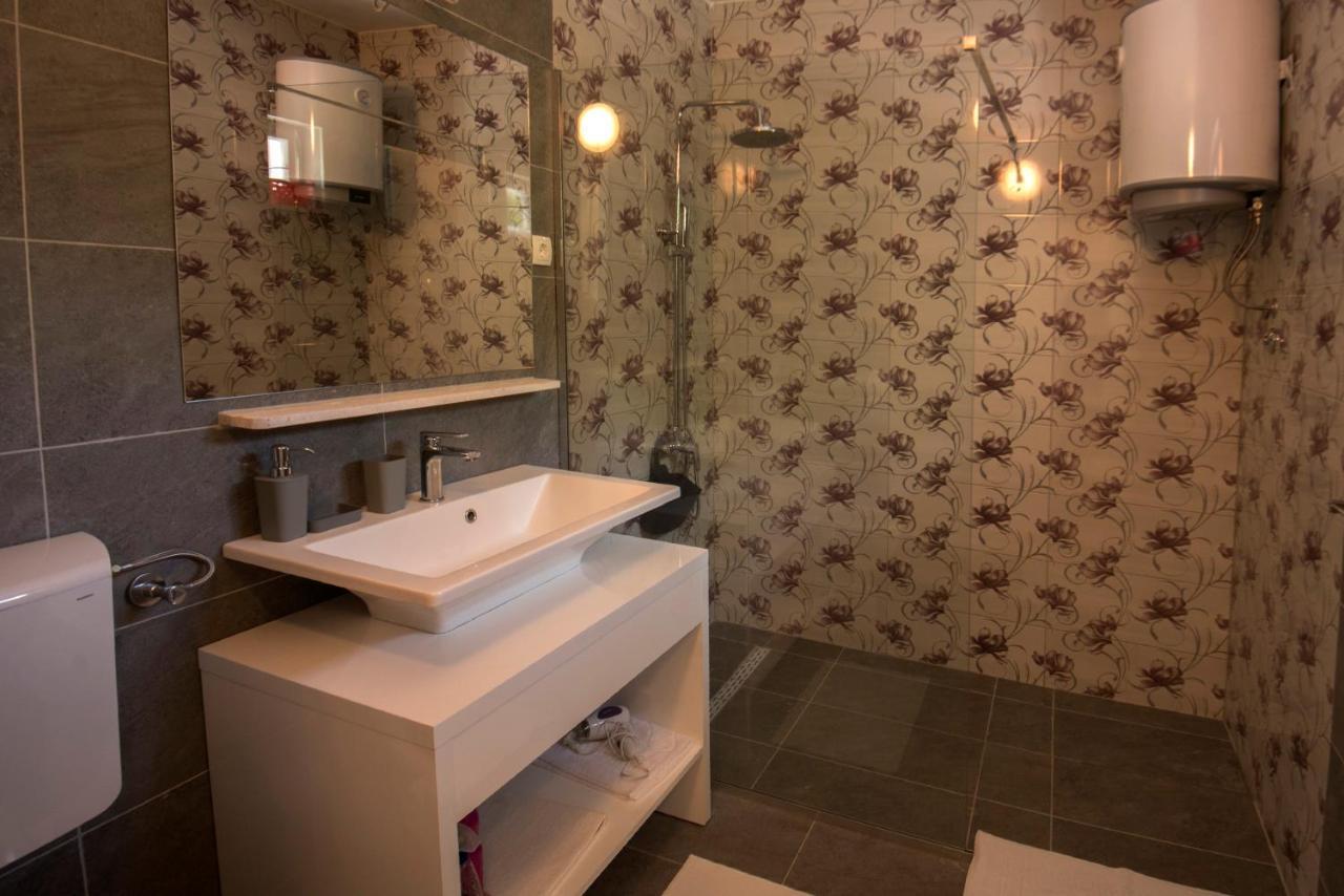Studio Apartman Roza Ston Exteriör bild
